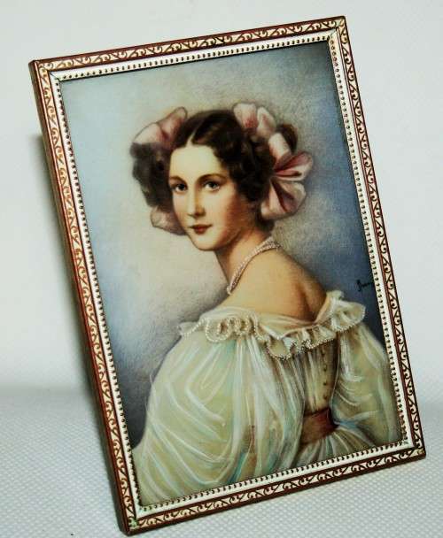 *VICTORIAN PORTRAIT* ANTIQUE VICTORIAN SIGNED REAL HAND PAINTED PORTRAIT IN FRAME WITH CONVEX GLASS