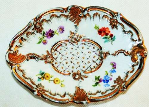 *MEISSEN* RARE AUTHENTIC CIRCA 1815'S PORCELAIN MEISSEN GOLD GILT & HAND PAINTED PIN DISH !