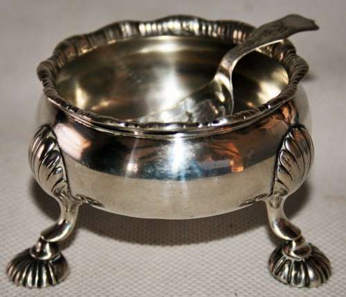 *HALLMARK*RARE GEORGIAN HALLMARKED LONDON SILVER CIRCA 1799 OPEN SALT WITH HALLMARK SILVER SPOON
