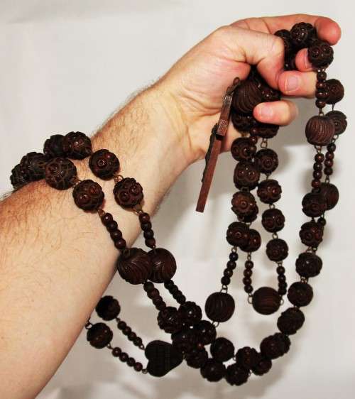 *ROSARY*VERY LONG WOODEN ANTIQUE FRENCH HAND CARVED BEADED RELIGIOUS  WALL ROSARY !