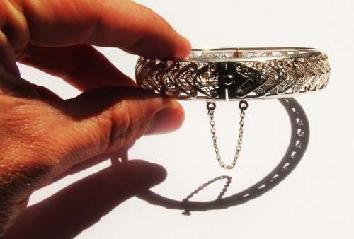 *BANGLE*STERLING SILVER FILIGREE BANGLE WITH SAFETY CHAIN