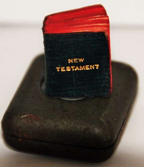 *BIBLE*ULTRA RARE ! WORLDS SMALLEST BIBLE DATED 1895 , IN ORIGINAL HOLDER - VALUE R4500.00!!!