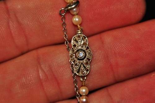 *PEARLS*GENUINE STRING OF ANTIQUE PEARLS WITH PLATINUM AND 9 DIAMONDS CLASP - VALUE R6500