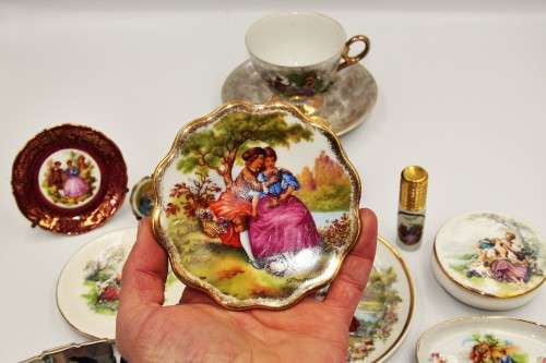 *LIMOGES*VINTAGE COLLECTION OF LIMOGES AND ROMANTIC SCENE ITEMS ! ONE BID FOR ALL !!