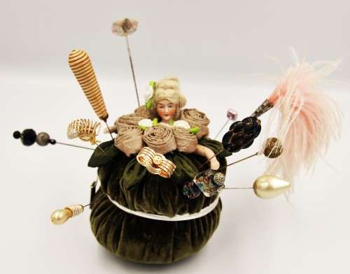 *VINTAGE LOT*LADY PIN CUSHION WITH VINTAGE HAT PINS AND COLLECTION OF VINTAGE SCARF CLIPS!