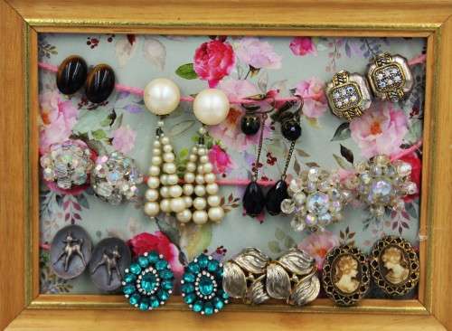 *COSTUME*LARGE LOT OF VINTAGE COSTUME BROOCHES AND EARRINGS - ONE BID FOR ALL !!!