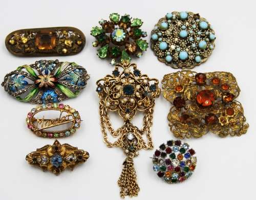*COSTUME*LARGE LOT OF VINTAGE COSTUME BROOCHES AND EARRINGS - ONE BID FOR ALL !!!