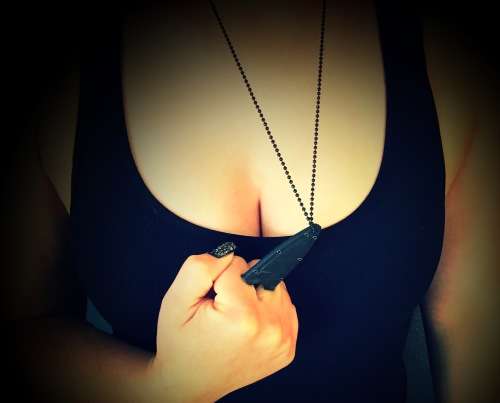 Self defense necklace knife + Free Gerber Sharpener