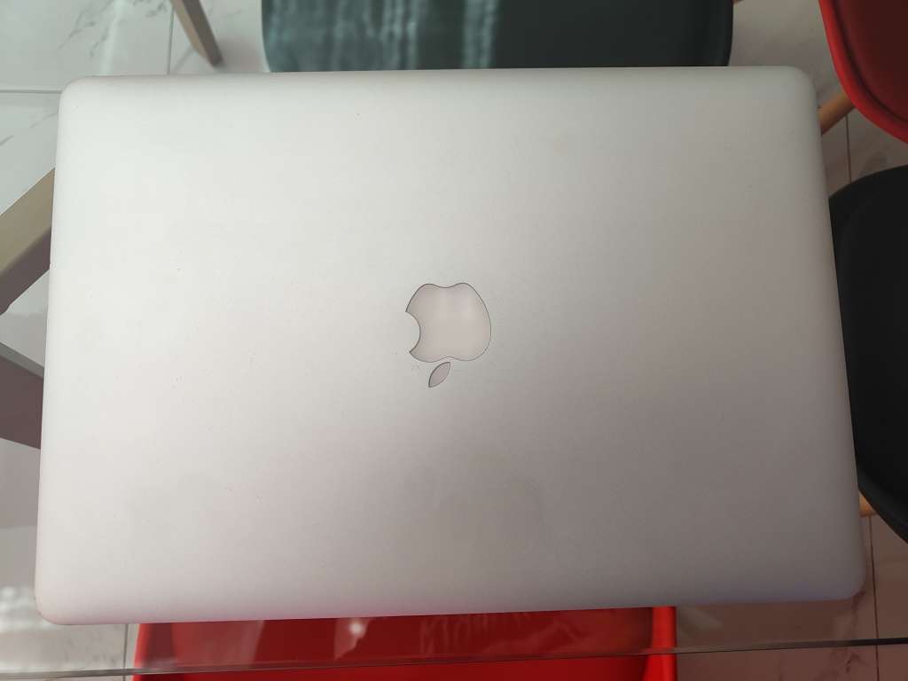 Macbook Pro Retina 15 inch - Intel Core i7 - AMD Radeon - 16GB Ram - 512GB SSD - Great Condition
