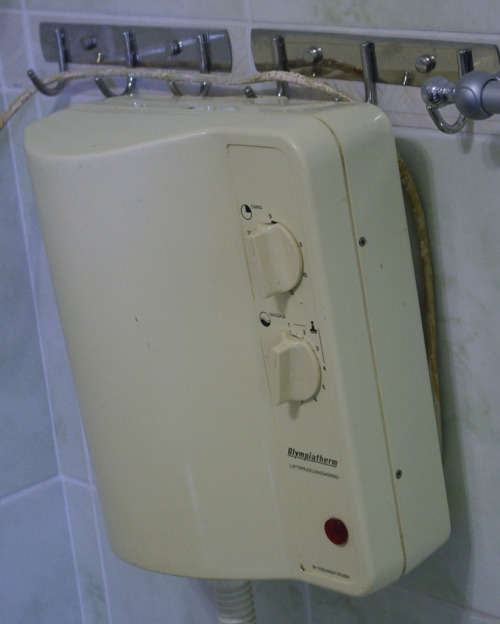 JACUZZI-PORTABLE HOT TUB MASSAGE MAT AND MACHINE