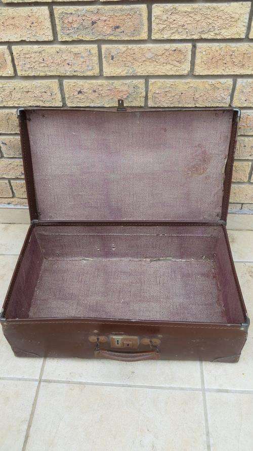 VINTAGE 1940's BROWN SUITCASE...STUNNER!!