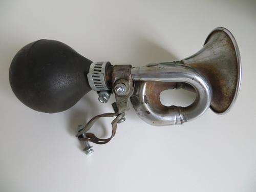 VINTAGE BICYCLE HORN SQUEEZE BULB....LOUD HONK SOUND!