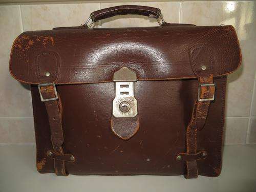 VINTAGE GENUINE LEATHER BRIEFCASE/SATCHEL....STUNNING!!