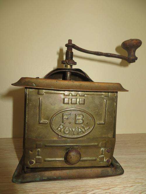 VERY RARE ANTIQUE BRASS ROYAL TABLE BOX CRANK COFFEE MILL GRINDER...BEAUTIFUL COLLECTABLE PIECE!!