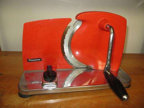 BRIGHT ORANGE/RED VINTAGE PINEWARE BREADSLICER
