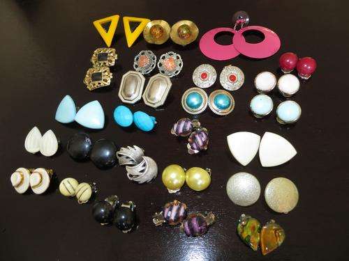 FANTASTIC COLLECTION OF VINTAGE EARRINGS