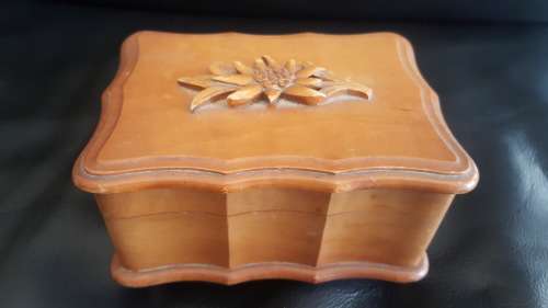 Beautiful Vintage Wooden Buhler Switzerland Music Box (Ma petite folie )