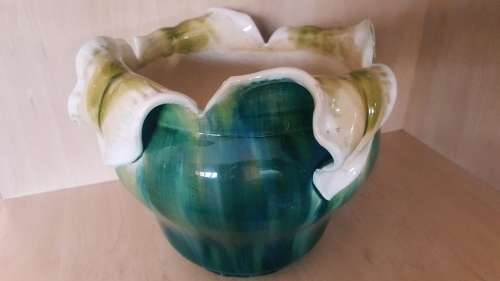 LARGE PORCELAIN GREEN LEAF PLANTER (NUMBERED) LINN WARE???