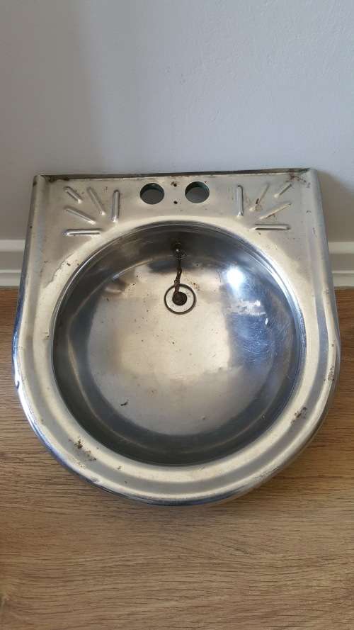 VINTAGE ROUND TRAIN SINK/BASIN (STILL HAS THE PLUG) MARKED 17173