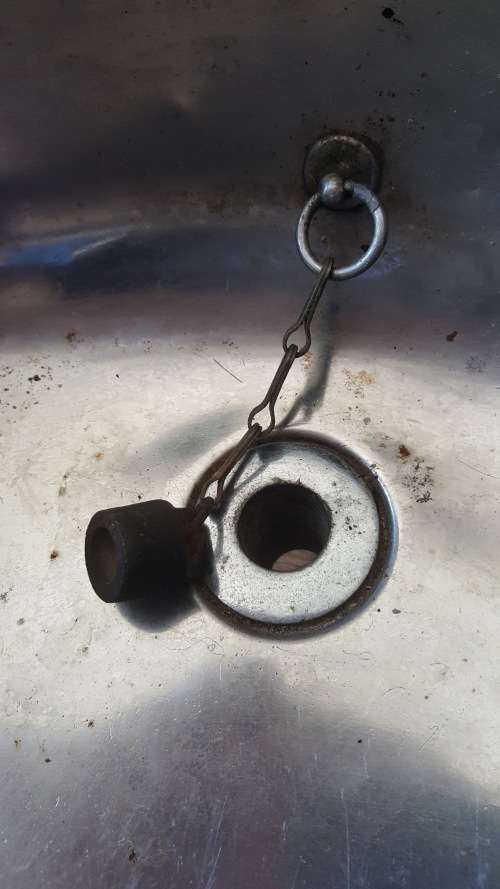 VINTAGE ROUND TRAIN SINK/BASIN (STILL HAS THE PLUG) MARKED 17173