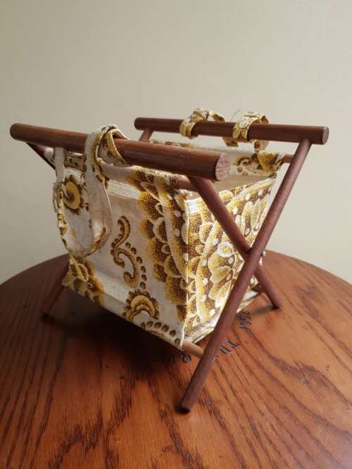 CUTEST LITTLE SEWING KNITTING RETRO MID CENTURY MODERN WOODEN STAND