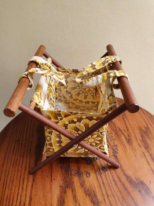 CUTEST LITTLE SEWING KNITTING RETRO MID CENTURY MODERN WOODEN STAND