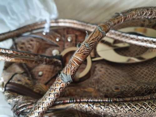 GENUINE GUESS HANDBAG (ORIGINAL PROTECTION BAG INCLUDED)