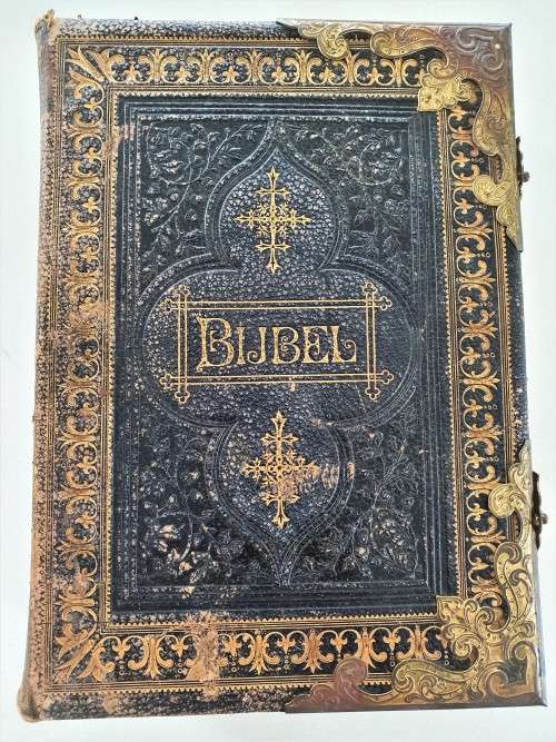ANTIQUE BIJBEL (ANTIQUE DUTCH FAMILY BIBLE) LEATHER & BRASS CLASPS