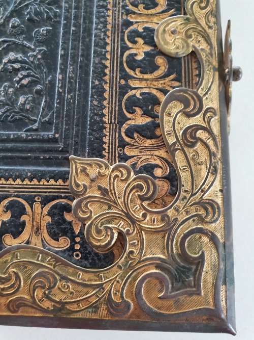 ANTIQUE BIJBEL (ANTIQUE DUTCH FAMILY BIBLE) LEATHER & BRASS CLASPS