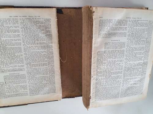 ANTIQUE BIJBEL (ANTIQUE DUTCH FAMILY BIBLE) LEATHER & BRASS CLASPS