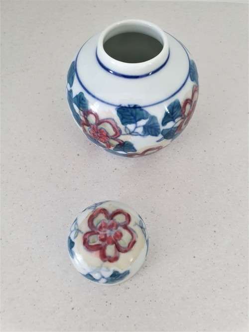 VINTAGE PORCELAIN HANDPAINTED GINGER JAR