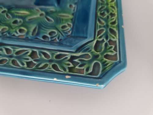 BEAUTIFUL DETAILED MAJOLICA TURQUOISE AND GREEN ASHTRAY