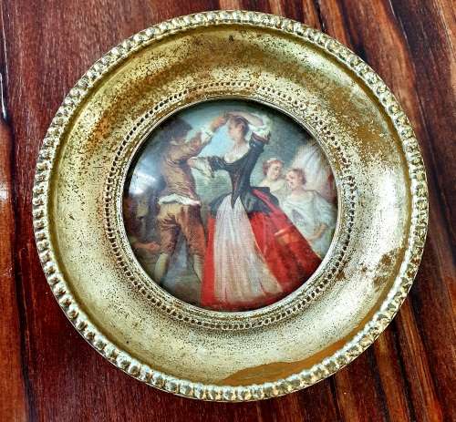 Roberta Wood Italy Round Frame with picture of romantic dancing couple