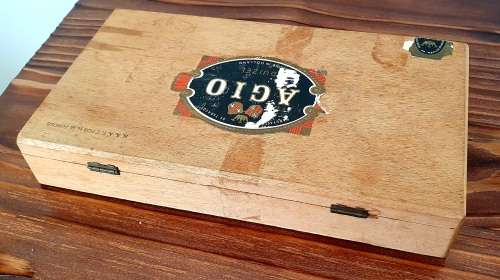 Navy, Army and Air Force Institute Military for H.M Forces Agio Tabaco wood box