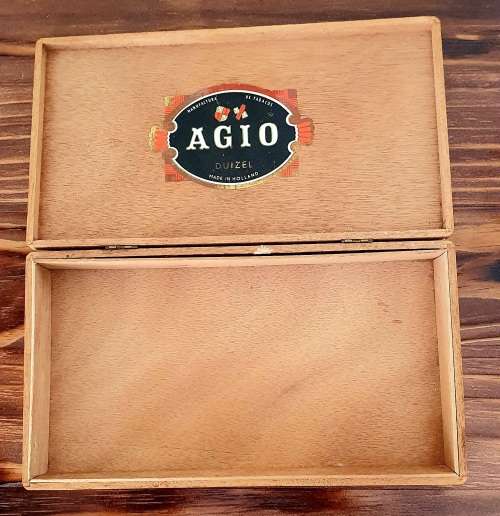 Navy, Army and Air Force Institute Military for H.M Forces Agio Tabaco wood box
