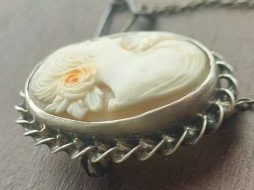 Vintage Silver Shell Cameo Pendant Brooch