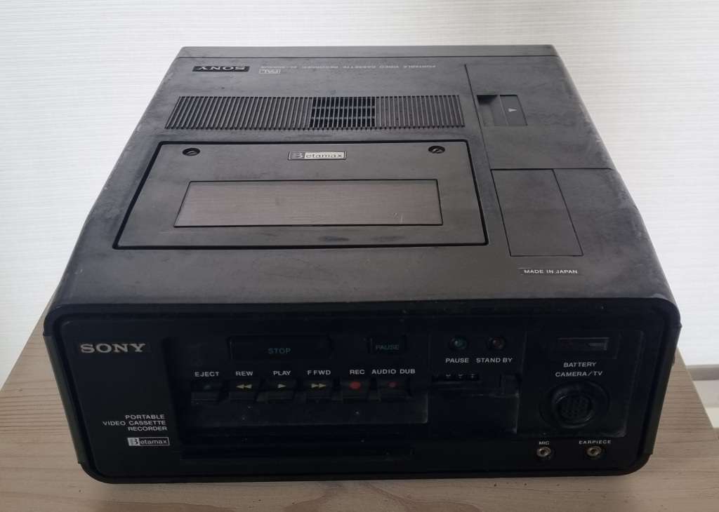 SONY Betamax SL-3000 Portable Video Cassette Recorder with leather cover