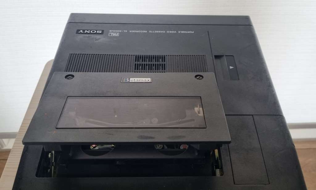 SONY Betamax SL-3000 Portable Video Cassette Recorder with leather cover