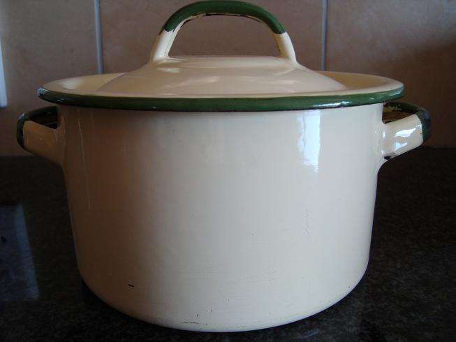 CREAM ENAMEL SMALL POT AND LID