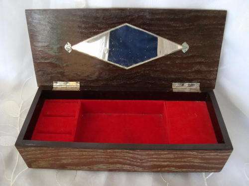 WOODEN MUSIC JEWELLERY BOX  - LOVELY PIECE!! (Working Condition)