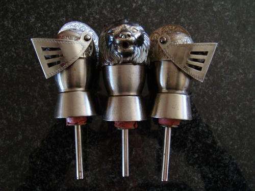 CORK HOLDERS WITH SPOUT