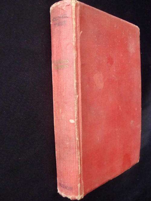 OLIVER TWIST (By Charles Dickens)