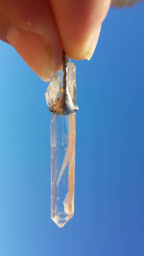 CLEAR QUARTZ CRYSTAL PENDANT....