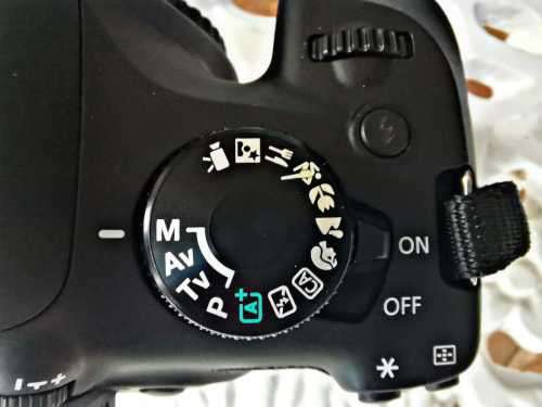 ***Mint Condition Canon EOS 1300D DIGITAL SLR CAMERA BUNDLE X 2 Lenses***