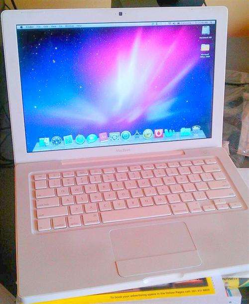 Apple Macbook 13" **EXCELLENT CONDITION**