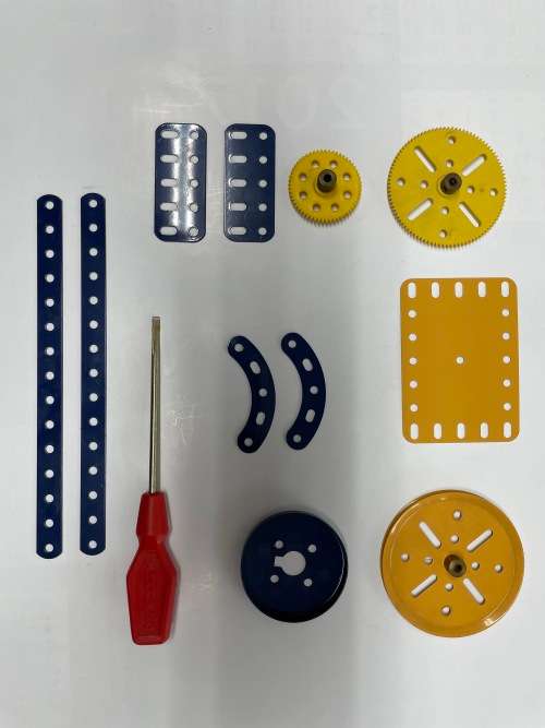 Meccano Set 5 Dark Blue And Yellow 1978