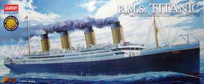 R.M.S. Titanic - Scale 1/400 by Academy.