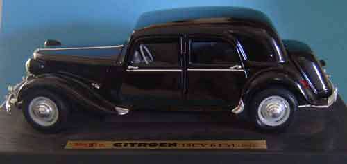 Maisto - 1/18 - Scale Citroen 15CV 6 Cyl 1952 (Black)