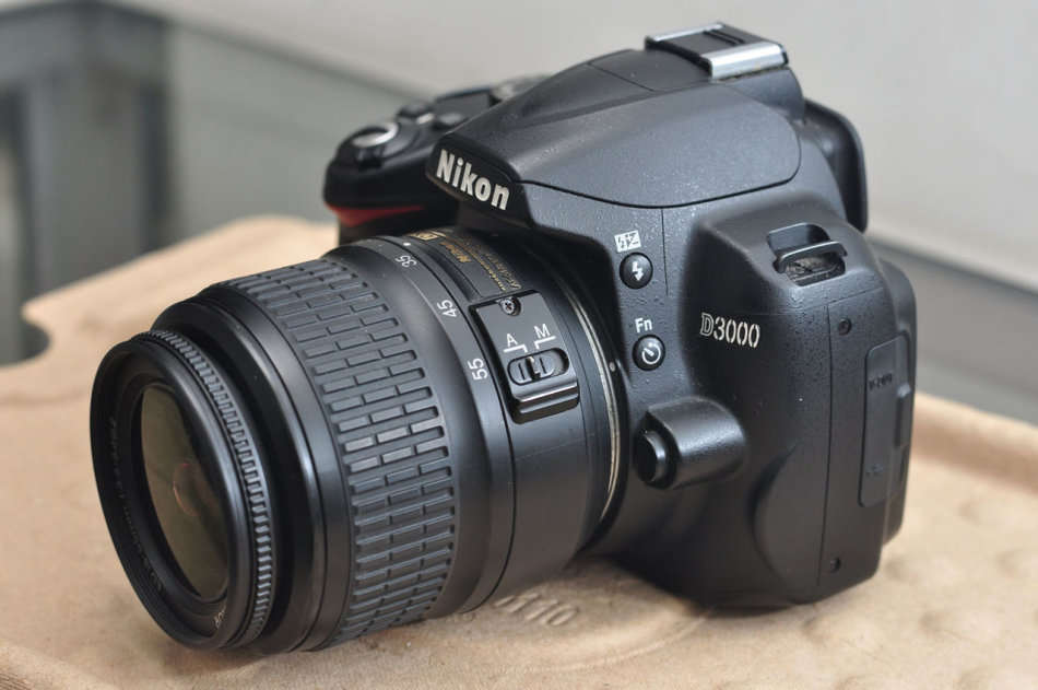 NIKON D3000 DSLR CAMERA  + 18-55mm MM LENS PROFESSIONAL CAMERA KIT *** ORIGINAL NIKON ***