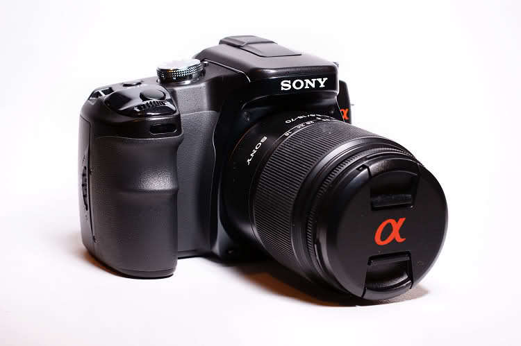 SONY ALPHA A100 DSLR PROFESSIONAL DIGITAL CAMERA + 18-70 SONY LENS KIT